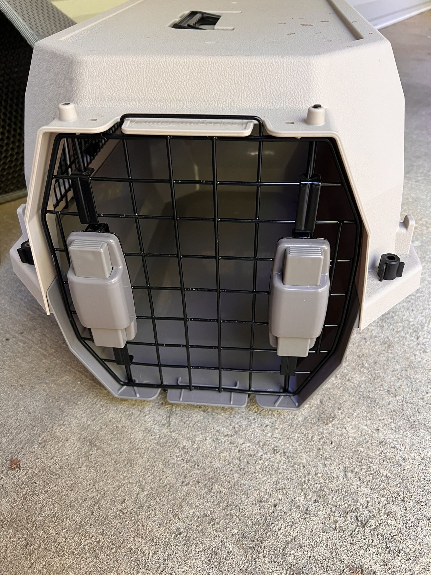 Cat Carrier Like new 