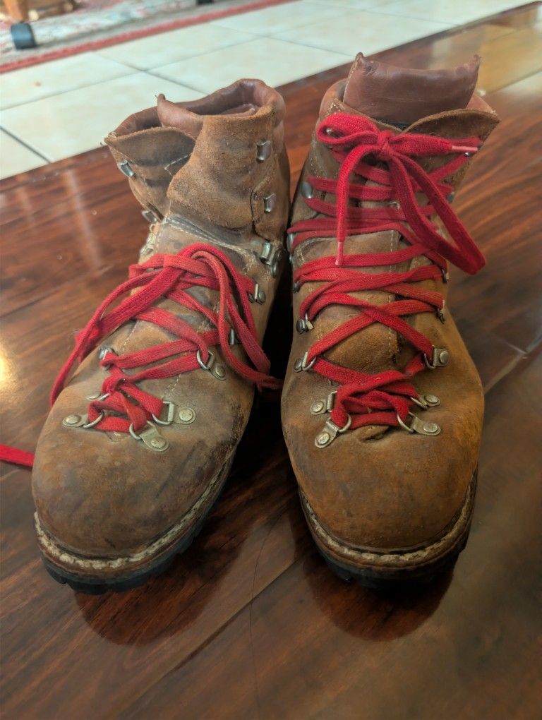 Hanwag Vintage German Hiking Boots – Vibram Soles – EU 42 (US 9–9.5)