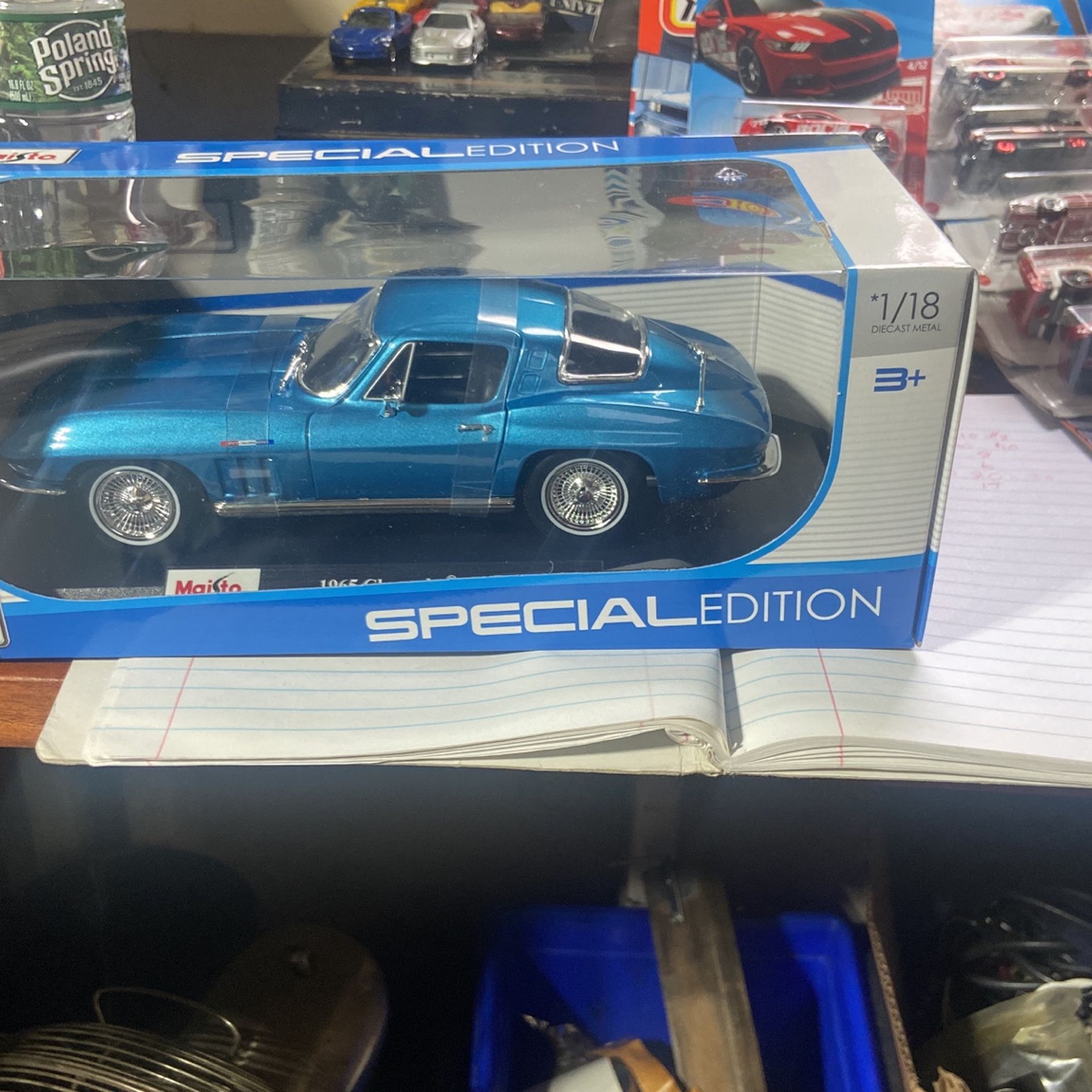 Maisto Die Cast 1:18 Scale 1965 Chevrolet Corvette (Colors May Vary)
