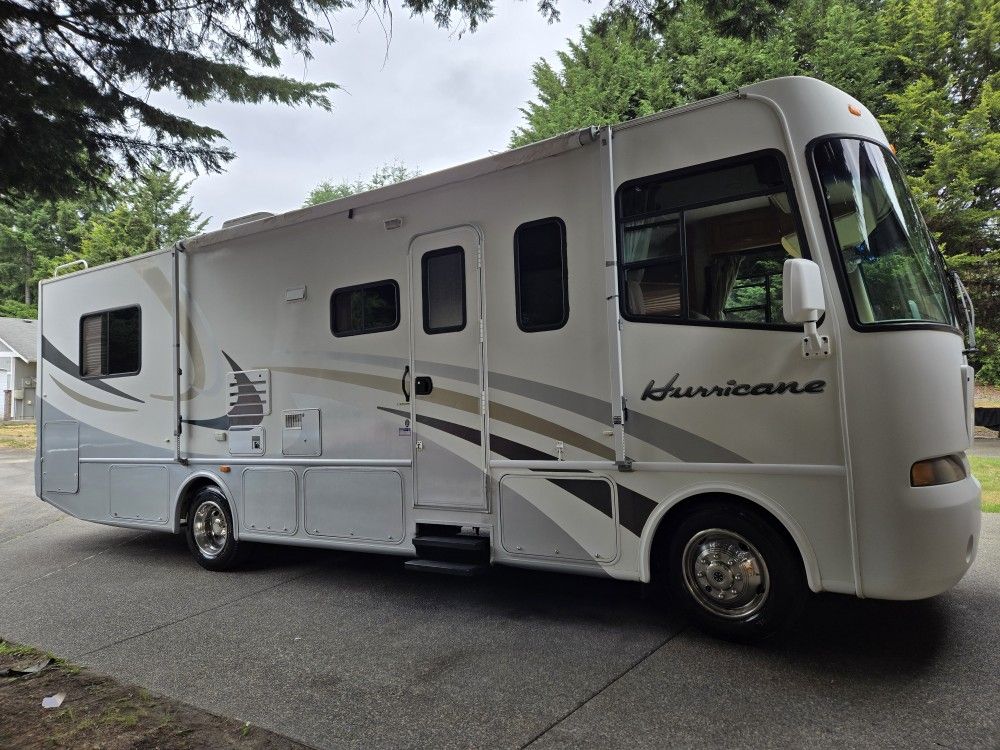 2005 Thor 30ft with slide out