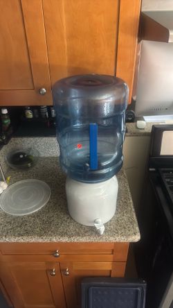 Water dispenser with 5 gallon water bottle