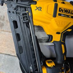 DeWalt 20V MAX XR 16 Ga. Cordless 20 deg Angled Finish Nailer Kit (Battery & Charger) 20 V