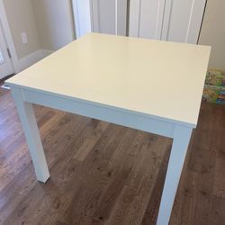 Dania white table and four Leather Cushioned Chairs 