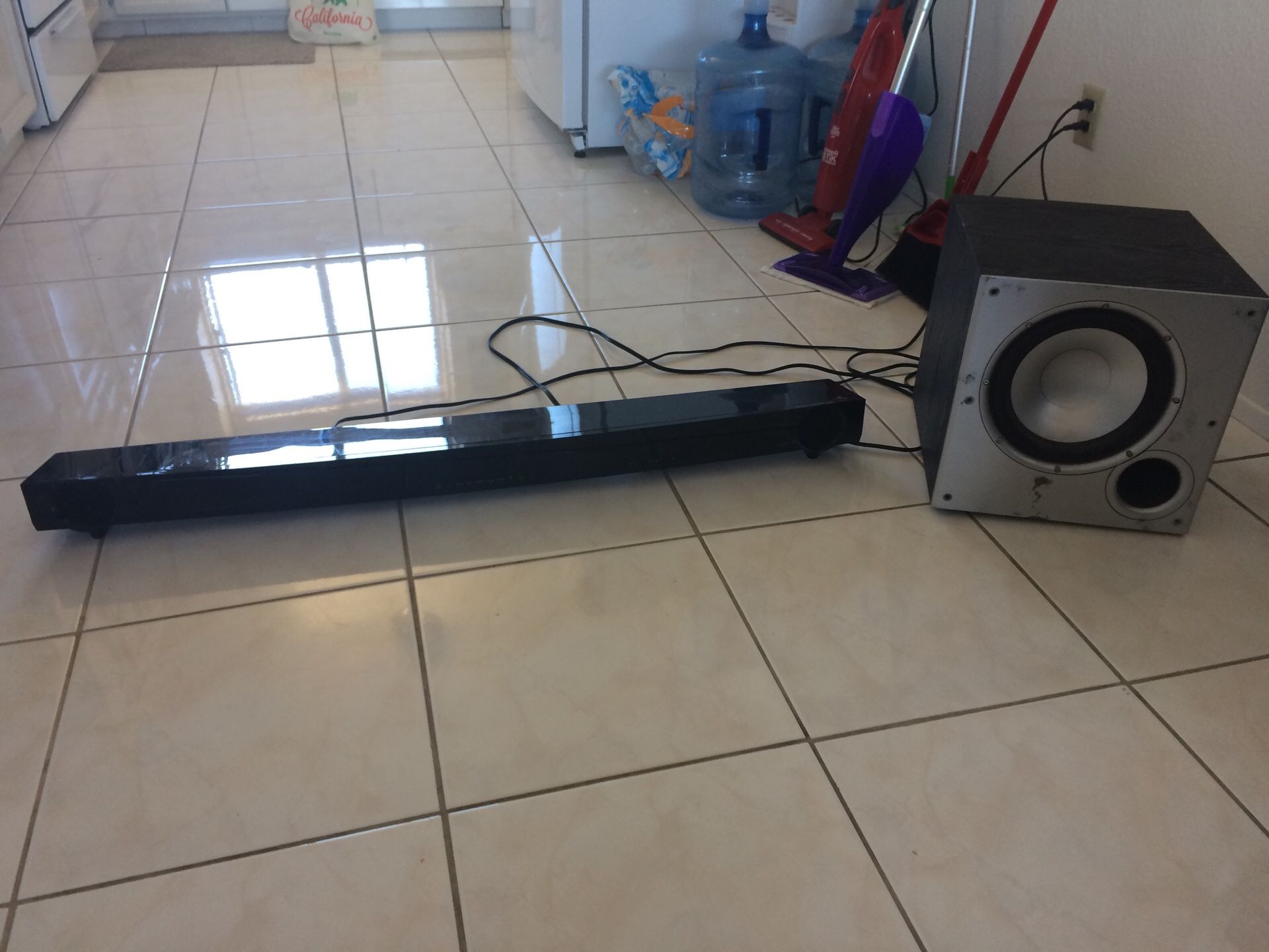 Yamaha USA -152 soundbar and Polk audio PSW10 subwoofer