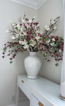 Flower arrangements with vase