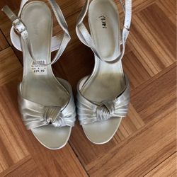 Shoes Size. 6W 