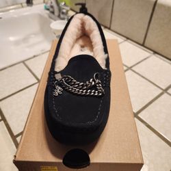 Brand New Uggs Shoes  Size 5