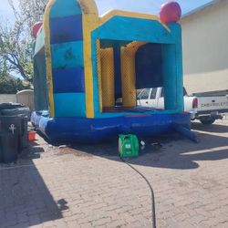 Looneytoones Jump House