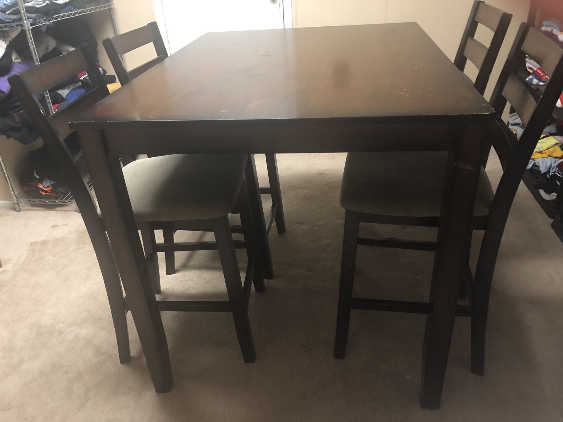 Dining Room Table and Chair Set