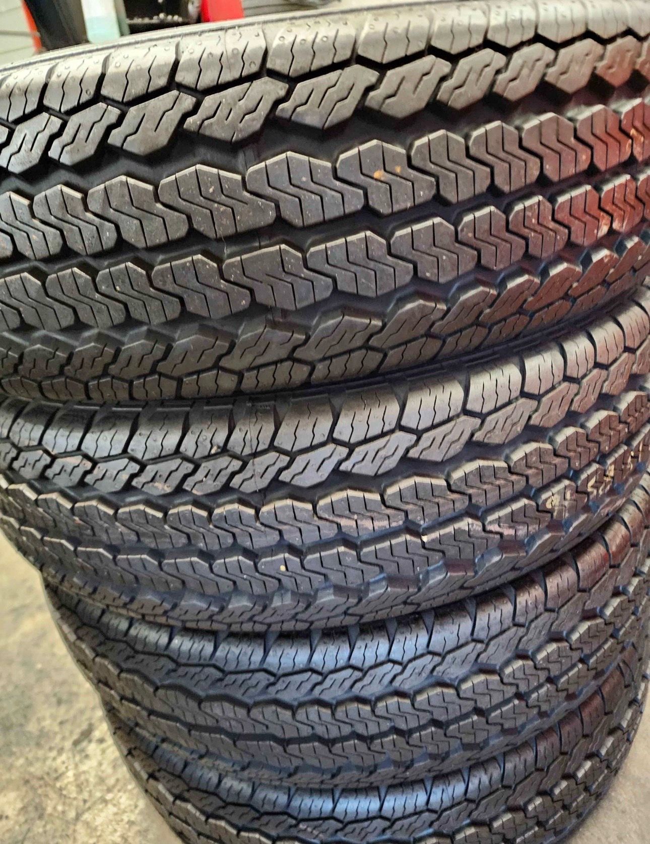 215 85 16 L/ T Continental en perfectas condiciones de vida las 4
