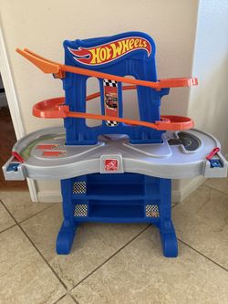 Hot wheels table/toy