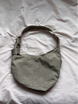 Dove Medium Crescent BAGGU