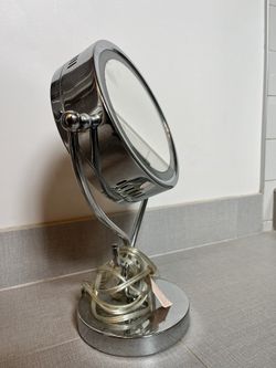 Lighted Table Top Vanity Mirror. Dual Sides, One Is Is Regular Mirror And The Other Side Is A Magnifying Mirror
