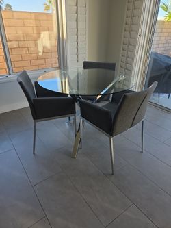 Dinning Table And Chairs 