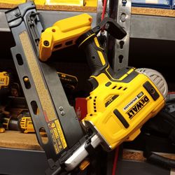 DEWALT 20V  21° PLASTIC COLLATE FRAMING NAILER ( TOOL ONLY )