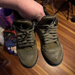 Jordan 4 Retro Olives Size 6.5