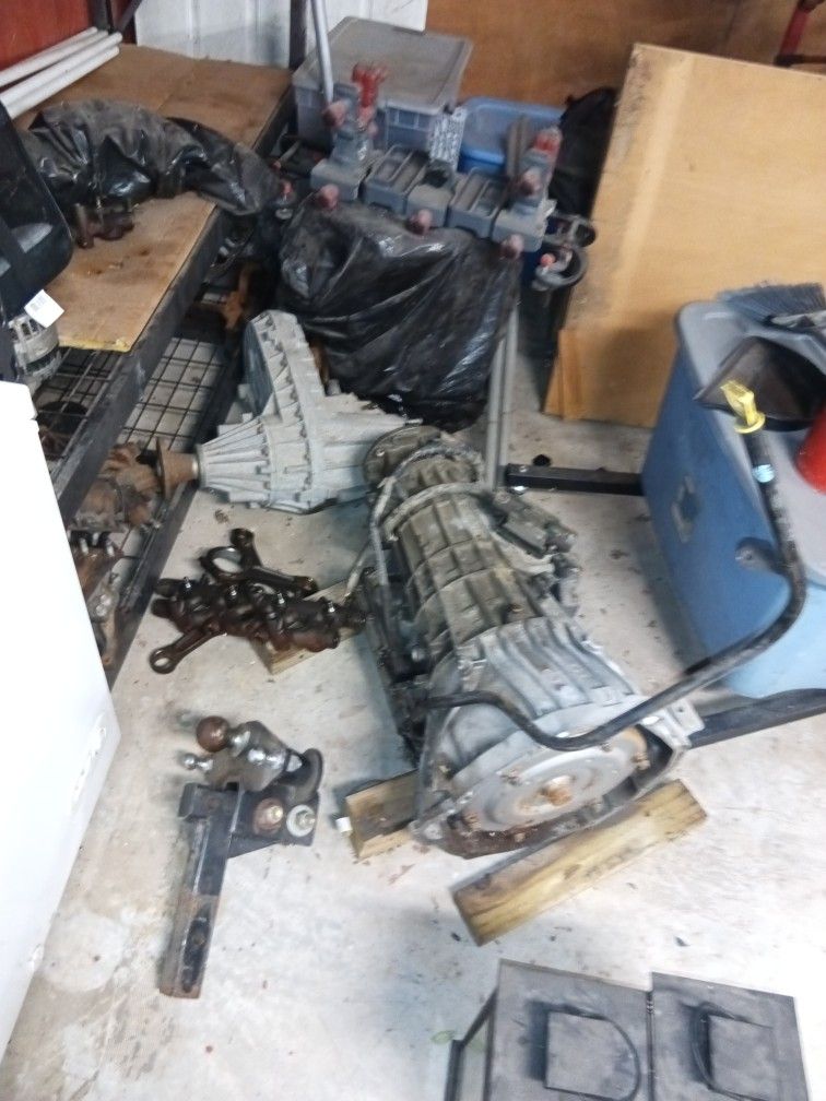 Ford F250 Engine Block, Transmission, and Transfer Case