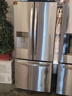 LG 30" Wide Apartment Size Stainless Steel French Door Refrigerator With Water Dispenser And Ice Maker