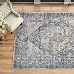 Selling Vintage Area Rug (lightly Used / Like New)