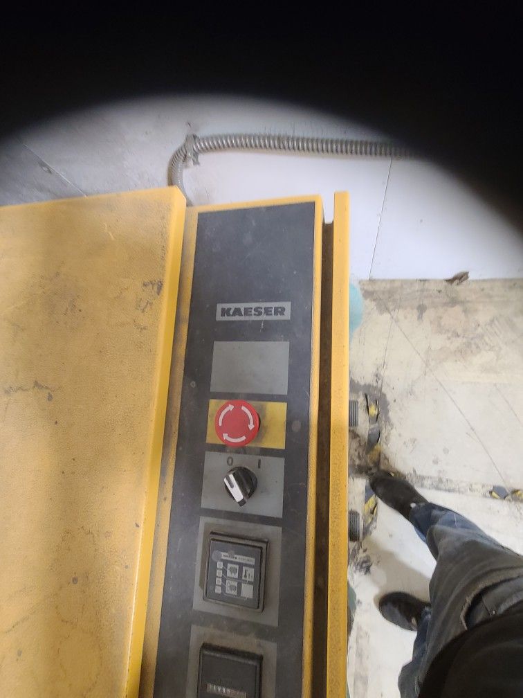 Kaeser Compresor With 2 Tanks For Air Reserve