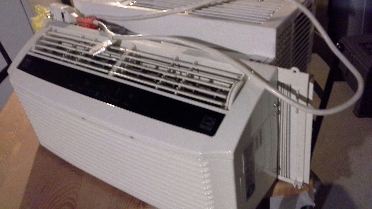 Room Air Conditioner .. with remote ... 6000 btu ..Kenmore.. model 253-70062