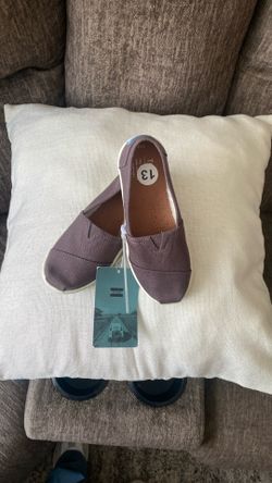 TOMS Shoes Size 13 / Zapatos Toms Medida 13 Niña