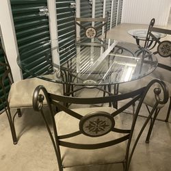 Dining Table With 4 Chairs Like New 