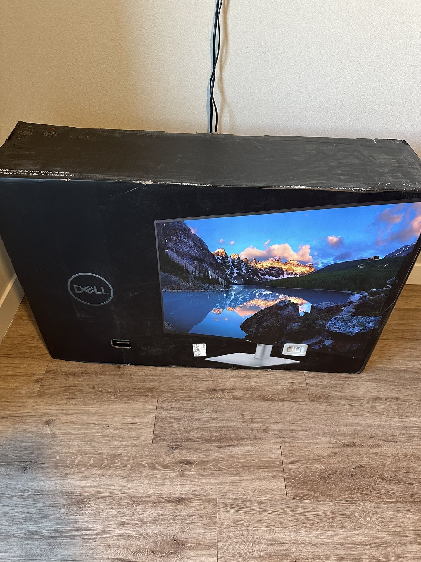 Brand new Dell UltraSharp 43 4K USB-C Hub Monitor - U4323QE
