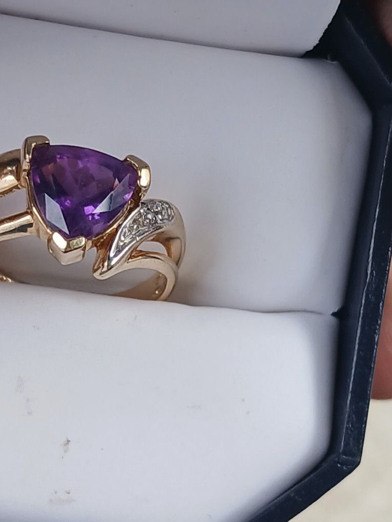 10kt Gold Amethyst Diamond Ladies Ring