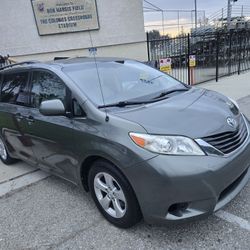 2014 Toyota Sienna LE