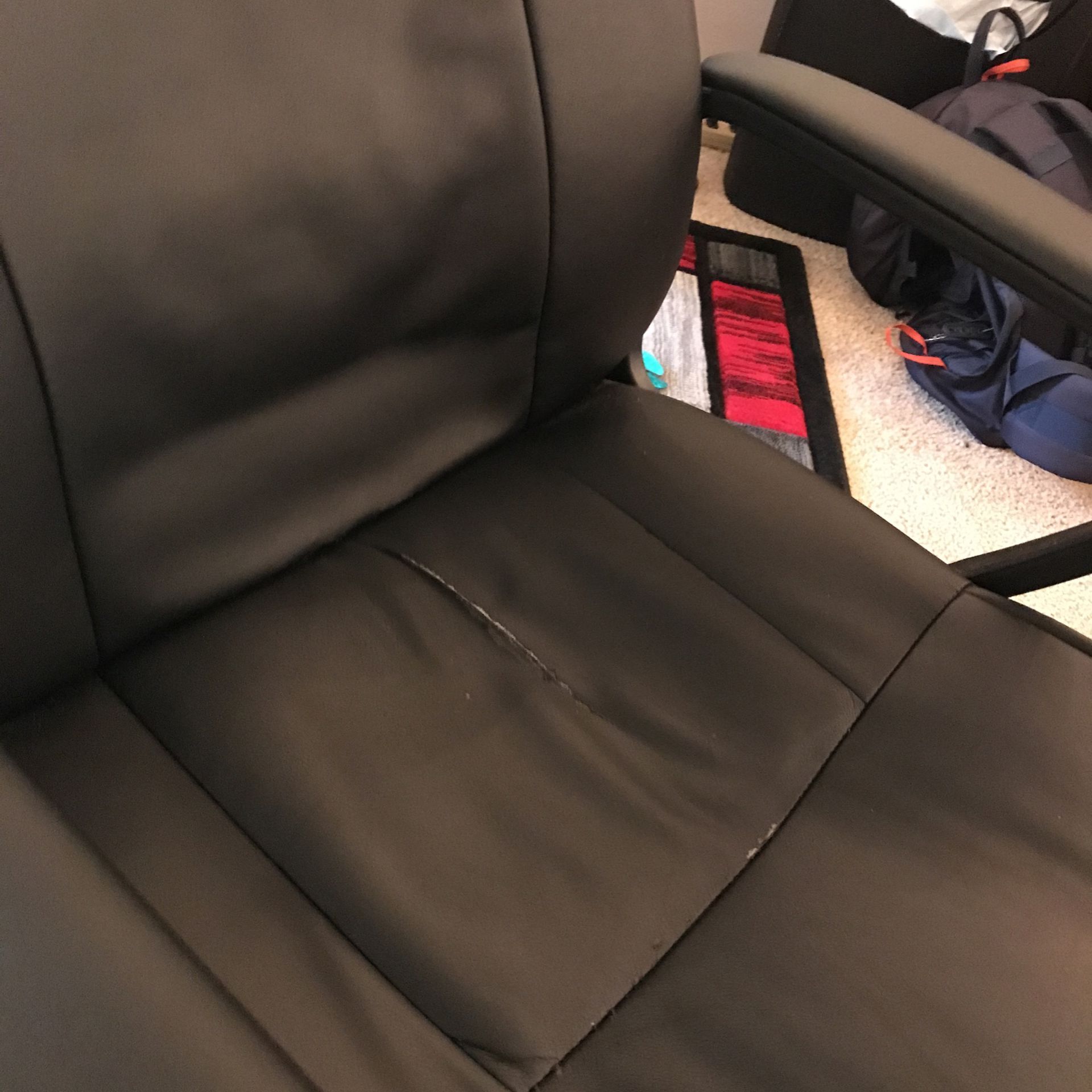 Black Leather Rolling Comfy Office Chair $35