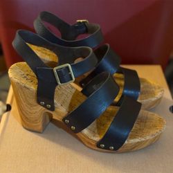 KORK-EASE Black Leather Della Strap Riveted Heels Platform Sandals Sz 10 $150