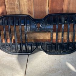 Gloss Black Front Bumper Grill Grille w/LED Light For BMW 7 Series G70 2023-2024