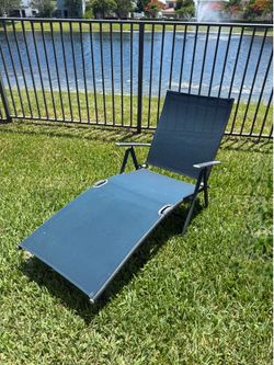 Outdoor Lounge Chairs – Foldable Reclining Sun Loungers
