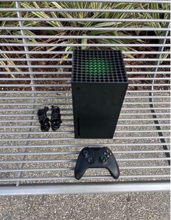 Xbox Series X – Excellent Condition w/ Controller & Cables