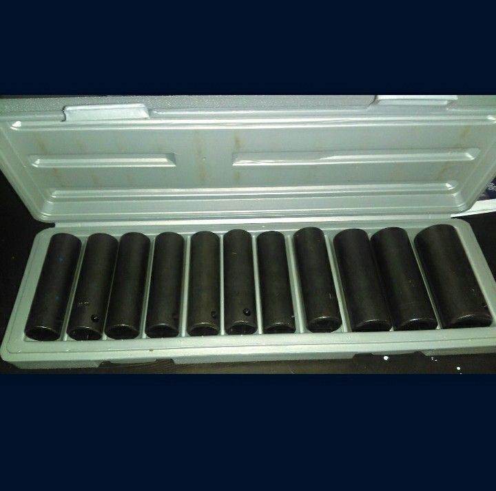 1/2" deep impact metric socket set New $20.00