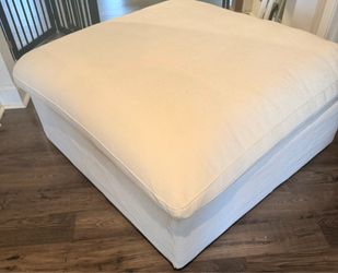 Free ottoman with storage. Pick up only.