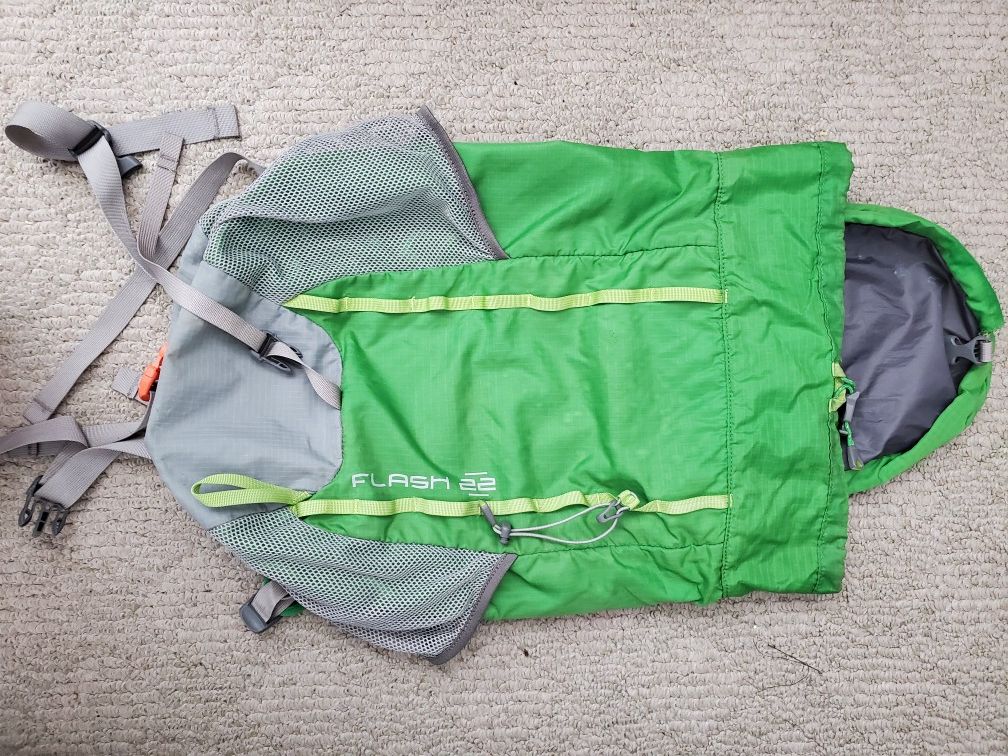 REI Flash 22 Hiking Backpack Lightweight Green Grey for Sale in