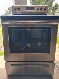 Frigidaire Electric Range/Stove –