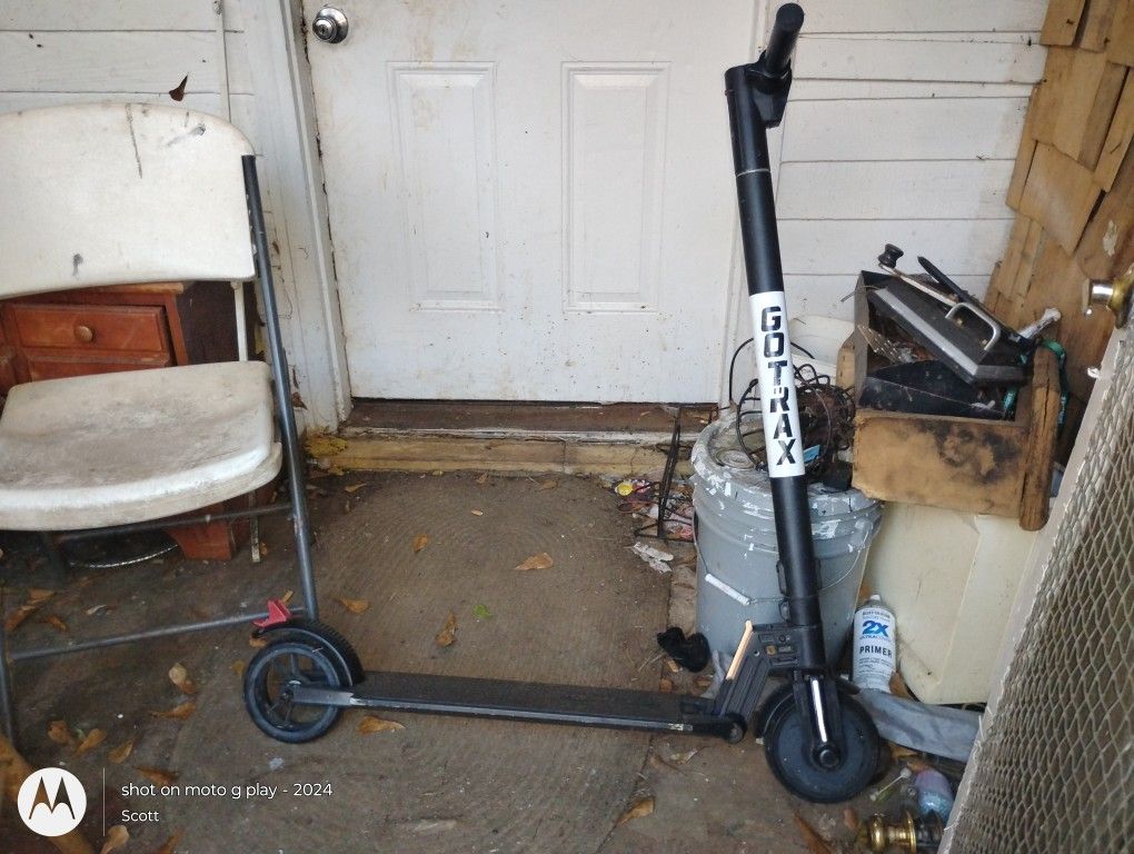 Go Trax E -Scooter Used ,$25 Obo Need Work