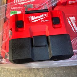 Milwaukee M12 FUEL 1.6 Gallon Wet/Dry Vacuum