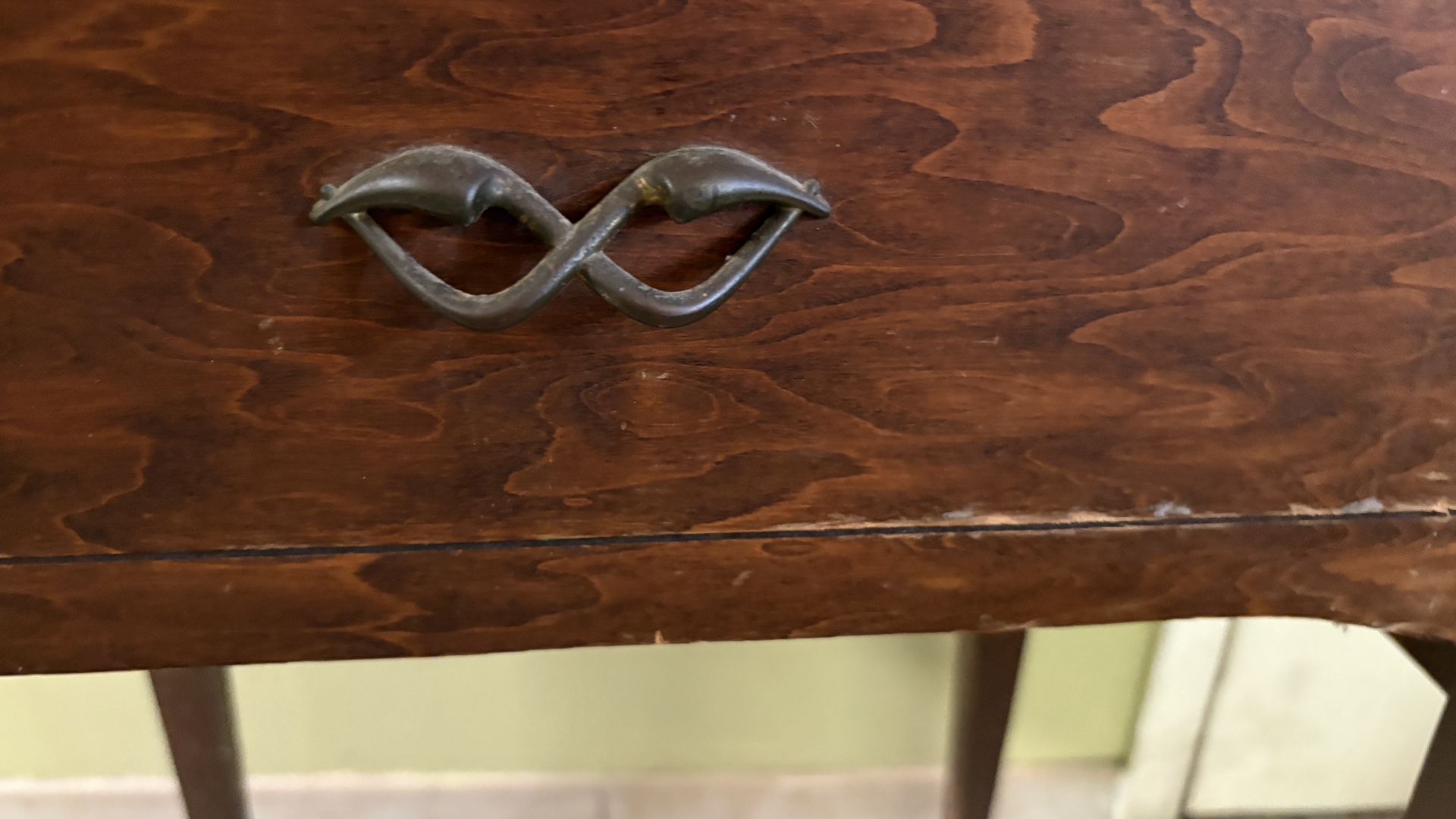 VINTAGE SINGER SEWING TABLE FOLD OUT - DOES NOT SEWING MACHINE