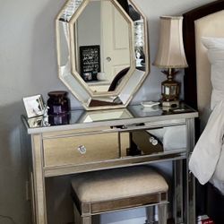 Mirrored Vanity With Stool