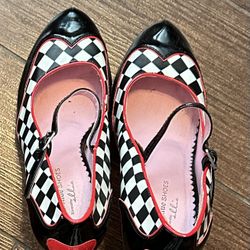 Black/White/Red Heels Size 9—P/U Near Old River & Harris 