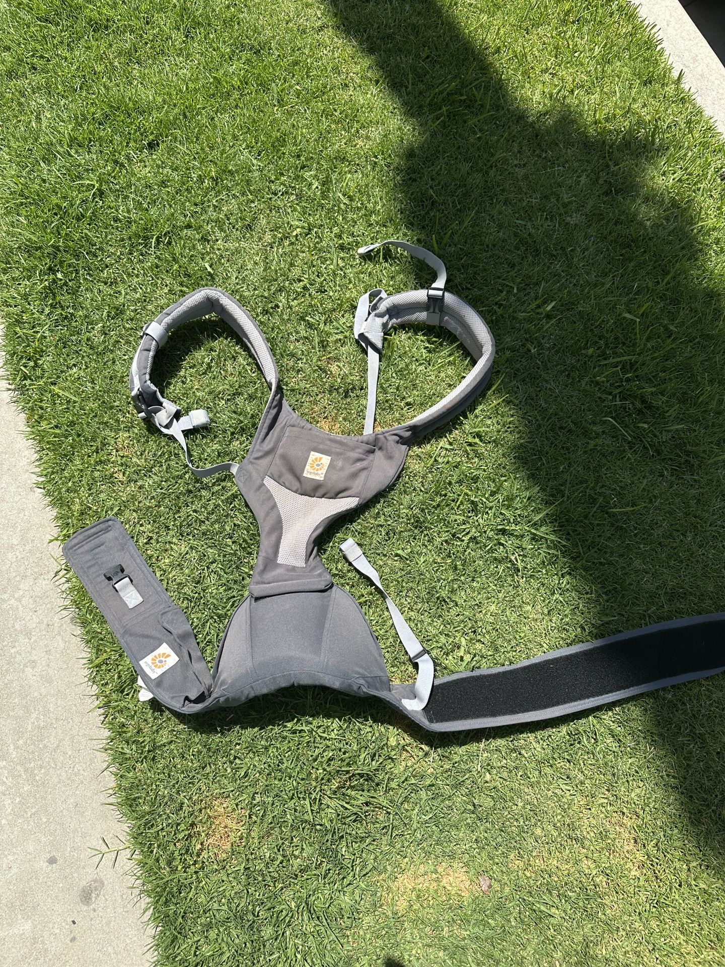 Ergobaby Hip Seat Cool Air Mesh Baby Carrier Carbon Grey