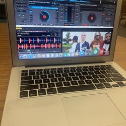 Muy rápida laptop Apple Air icore 5  Muy rápida  Ya trae miles de canciones  ✅VIRTUAL DJ 8 ✅SERATO DJ lite  ✅iLUSTRATOR editados de fotos  ✅MICROSOFT 