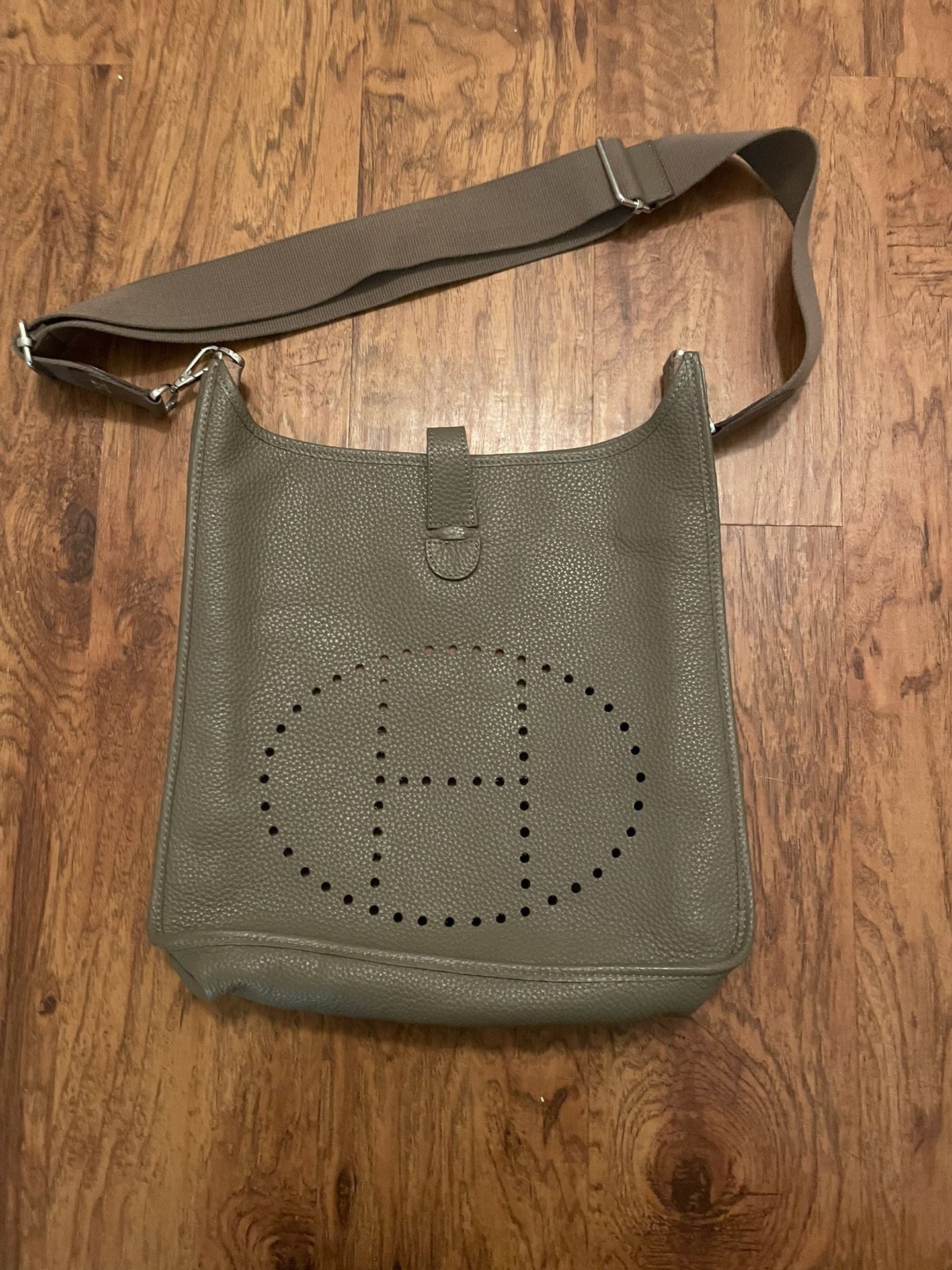 Hermes Evelyne  Purse Taupe Grey! Looks New!!
