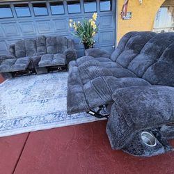 Beautiful High Quality 4 Recliners Push Button Electric 4 USB Charger 4 Cups Totally Deep Clean And Good Condition 