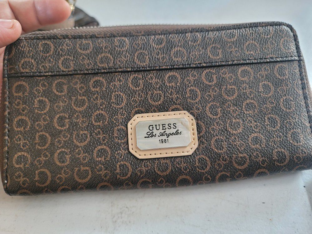 Guess Women's multi Wallet-purses

