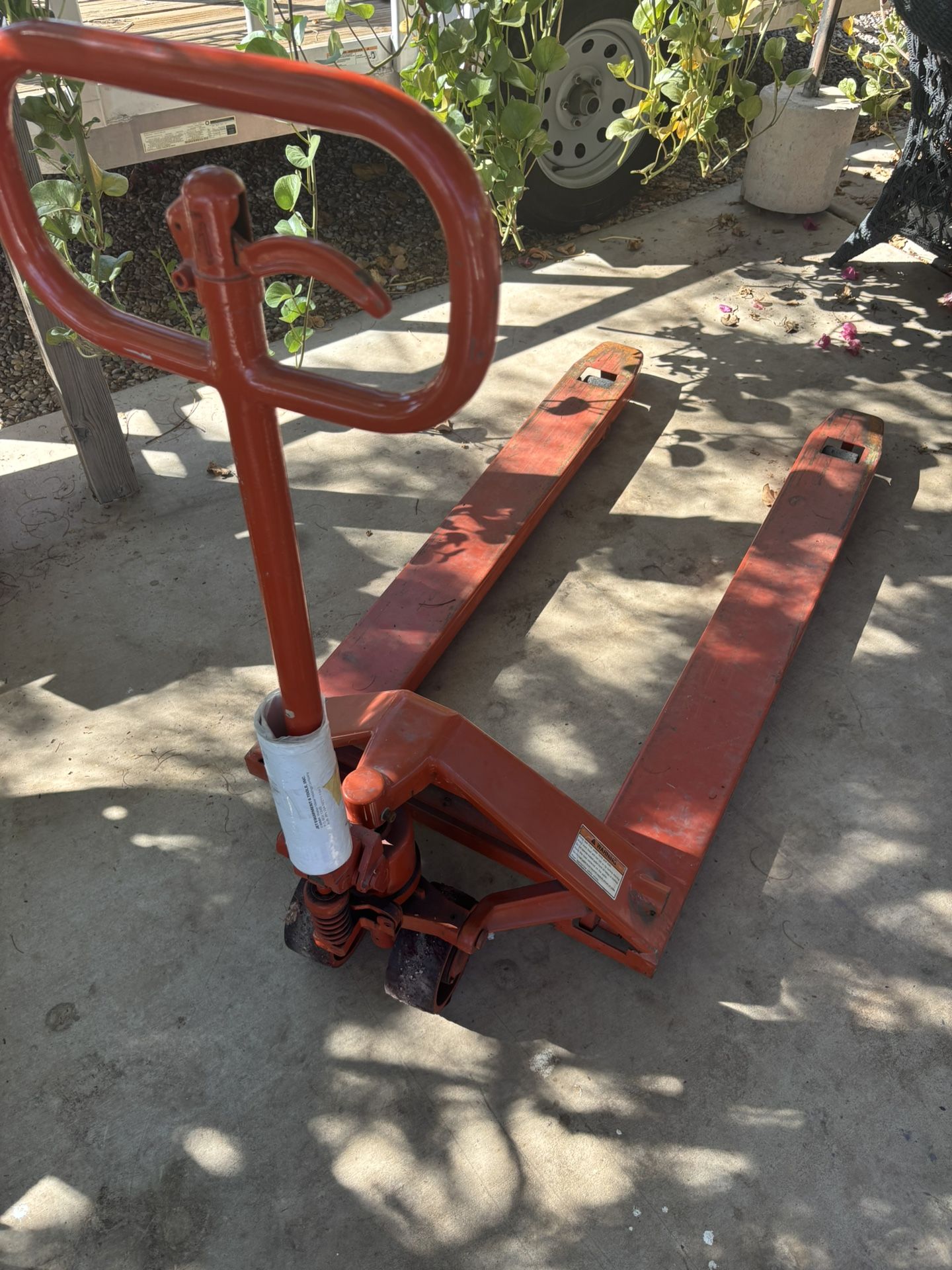 PALLET JACK/LIFT UP TO 5,500 LB.